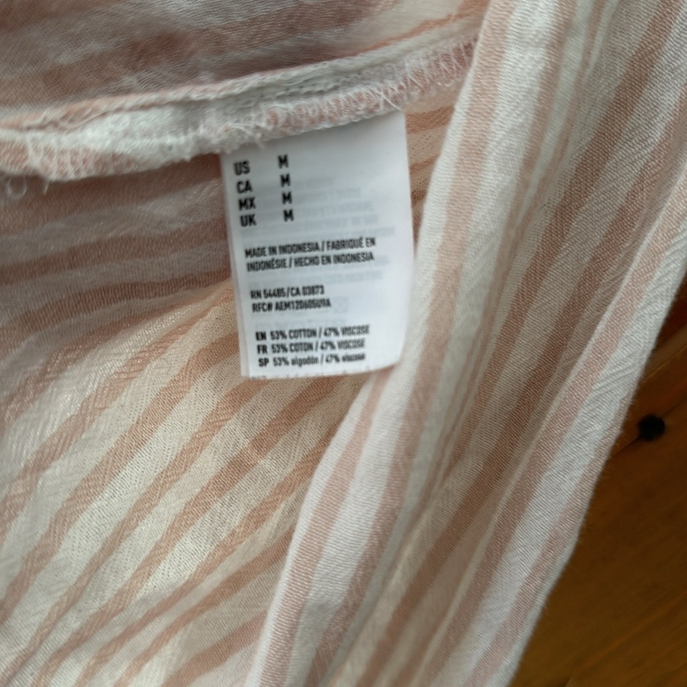 Lightweight AE button down - Picture 3 of 3